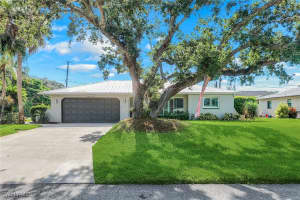 27984 Carl Cir, Bonita Springs