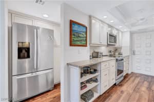2400 Gulf Shore Boulevard, Naples, FL 34103 - MLS#225065607