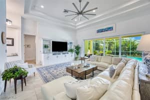 16 Willoughby Dr, Naples