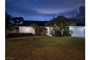 5728 Stonehaven Dr, North Fort Myers