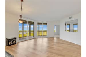 1001 Arbor Lake Dr 902, Naples
