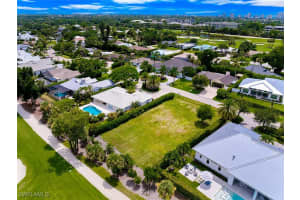 162 Burning Tree Drive, Naples, FL 34105 - MLS#225065879