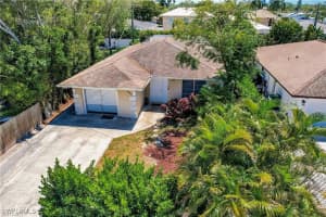 690 95th Avenue, Naples, FL 34108 - MLS#225065938