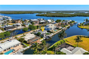 5 Glenview Manor Dr, Fort Myers Beach