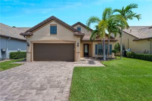 16319 Camden Lakes Cir, Naples
