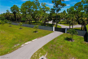 2727 40th Avenue, Naples, FL 34117 - MLS#225066216