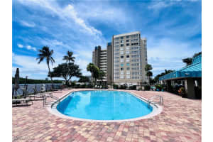 25 Bluebill Ave 1002, Naples
