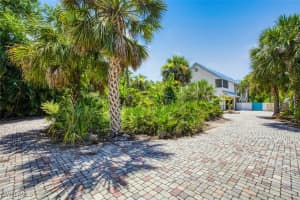 2727 66th St Sw, Naples