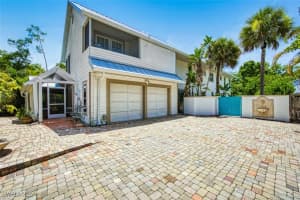 2727 66th Street, Naples, FL 34105 - MLS#225066333