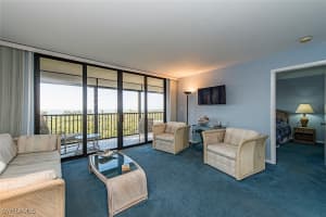 17 BLUEBILL Avenue, Naples, FL 34108-1761 - MLS#225066377