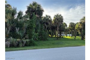  37282040000 2ND ST NE, Naples, FL 34120 Sold 09/24/25