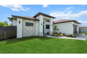 27 8th Place, Cape Coral, FL 33991 - MLS#225066863