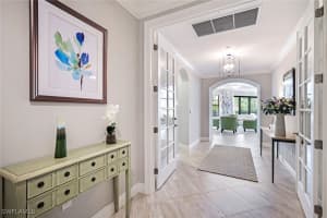 2751 Tiburon Blvd E 201, Naples