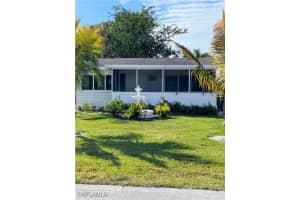 313 Copeland Ave N, Everglades City