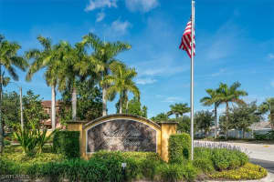 7918 Bristol Cir, Naples