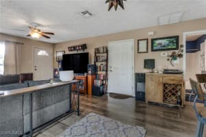 398 Leawood Circle, Naples, FL 34104 - MLS#225067029