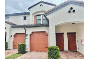 15148 Palmer Lake Cir 202, Naples