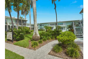 271 8th Ave S 271, Naples