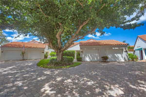 877 Reef Point Cir, Naples