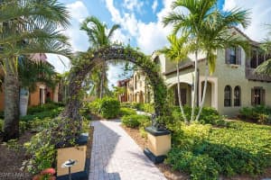 9040 Alturas St 39-5, Naples