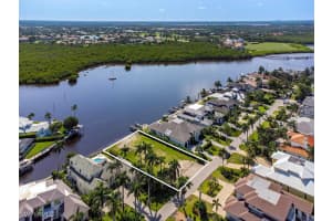 2375 TARPON Road, Naples, FL 34102 - MLS#225067439