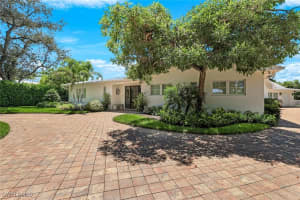 642 6th Avenue, Naples, FL 34102 - MLS#225067478