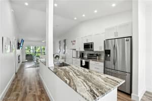 876 Gulf Pavilion Dr 201, Naples