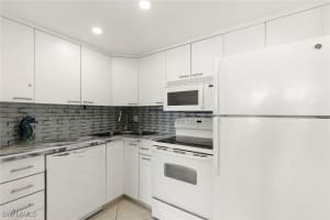 180 Seaview Court, Marco Island, FL 34145 - MLS#225067695