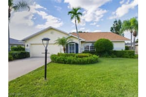 121 Estelle Dr, Naples