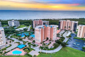 21 Bluebill Ave 1001, Naples