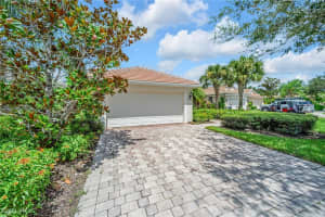 8749 Querce Ct, Naples