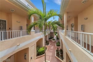 1096 Woodshire Lane, Naples, FL 34105 - MLS#225068119