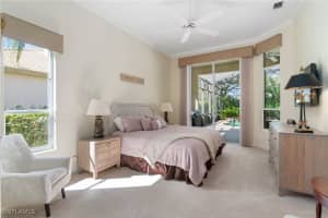 1091 Camelot Circle, Naples, FL 34119 - MLS#225068121