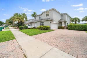 15662 Summit Place Cir 385, Naples