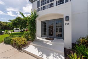 864 Tanbark Dr 201, Naples
