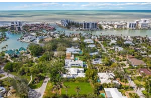 421 Bow Line Drive, Naples, FL 34103 - MLS#225068380