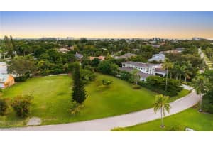 700 BOW LINE Drive, Naples, FL 34103 - MLS#225068435