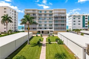 1977 GULF SHORE Boulevard, Naples, FL 34102 - MLS#225068438