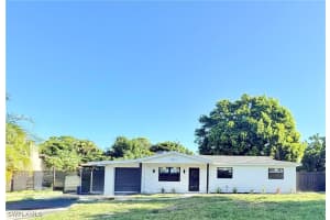 4011 Coconut Cir N, Naples