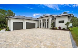 652 15th Street, Naples, FL 34117 - MLS#225068498