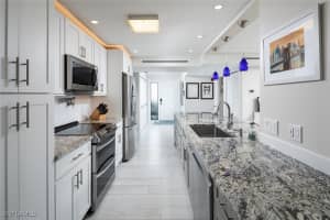 11 Bluebill Avenue, Naples, FL 34108 - MLS#225068559