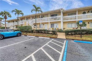 4617 Bayshore Dr H10, Naples