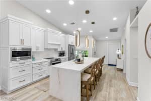 754 Wiggins Bay 14L Drive, Naples, FL 34110 - MLS#225068594