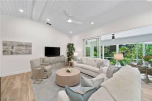 347 Emerald Bay Circle, Naples, FL 34110 - MLS#225068710