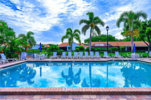 719 Reef Point Cir 13, Naples