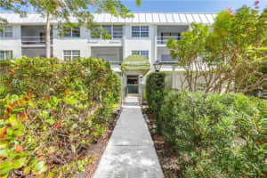72 7th Street, Naples, FL 34102 Sold 10/21/25