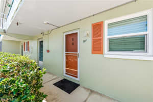 200 Valley Stream Dr 5b, Naples