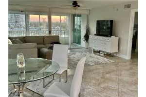 25 Bluebill Avenue, Naples, FL 34108 - MLS#225068838