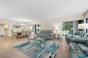 425 Wildwood Ln 425, Naples