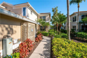 800 Carrick Bend Circle, Naples, FL 34110 - MLS#225069087